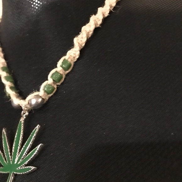 HANDMADE 100% HEMP MACRAMÉ POTLEAF NECKLACE - Picture 6 of 12
